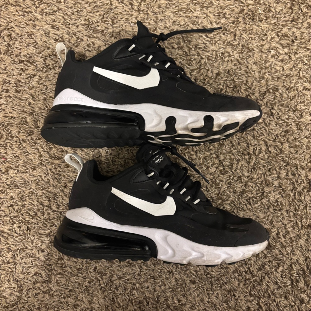Nike react 270